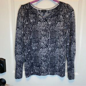 Talbots Pure Merino Wool Women’s Sweater XS Long Bishop Sleeve Gray Snake Print